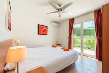 Villa pour 8 Personnes dans Vallon-Pont-d'Arc, Ardèche, Photo 1