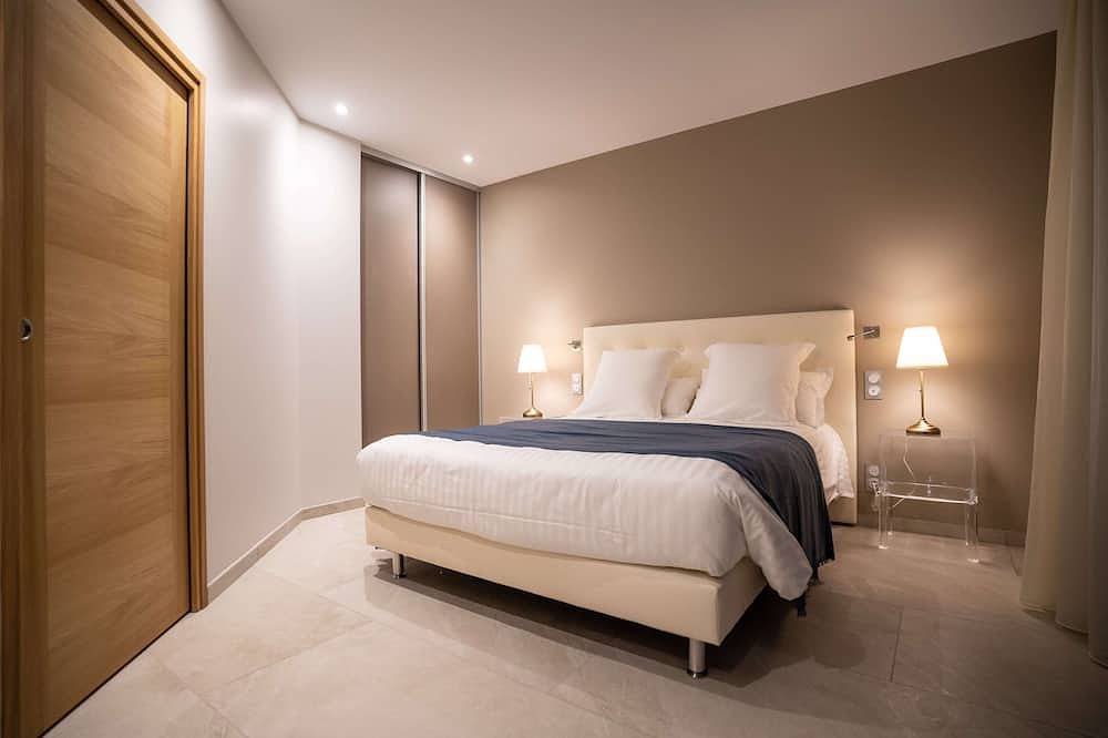 Villa Romana: Luxury and Relaxation with Private Pool and Exclusive Jacuzzi in Espalion, Massif Central