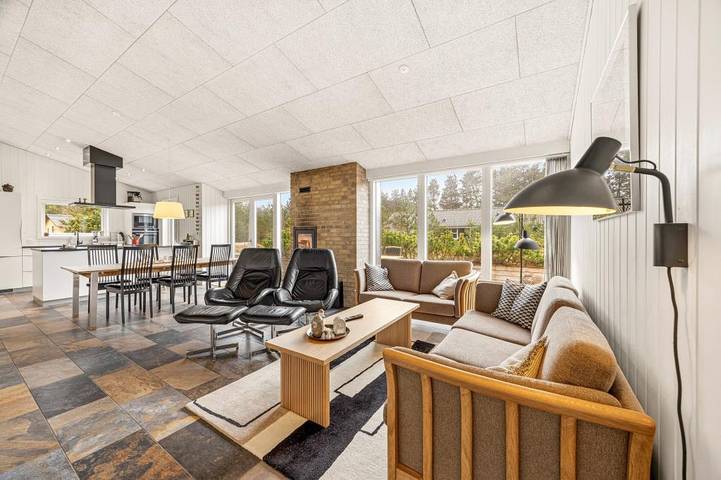 Luxusferienhaus mit Aktivitätsraum und Whirlpool in Henne, Filsø See