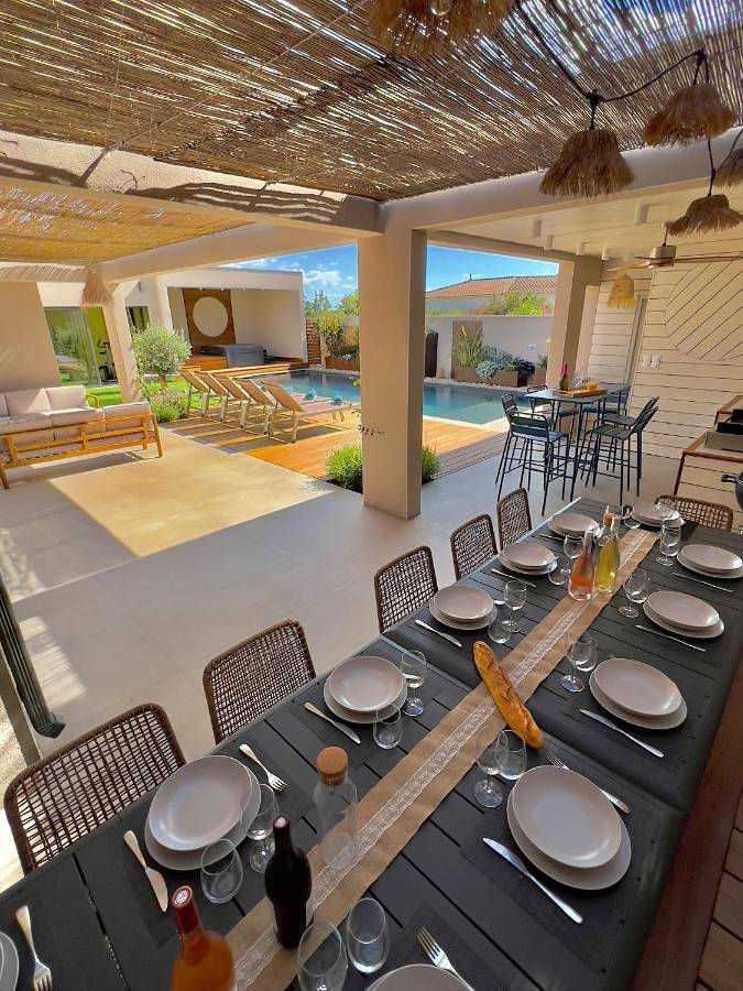 Villa pour 15 personnes, avec jardin ainsi que piscine et jacuzzi - 1