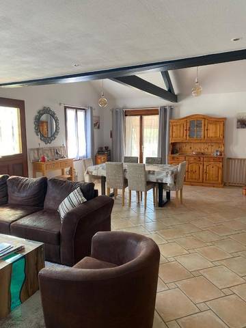 Location de vacances pour 8 personnes, avec piscine ainsi que terrasse et vue, adapté aux familles à Buanes