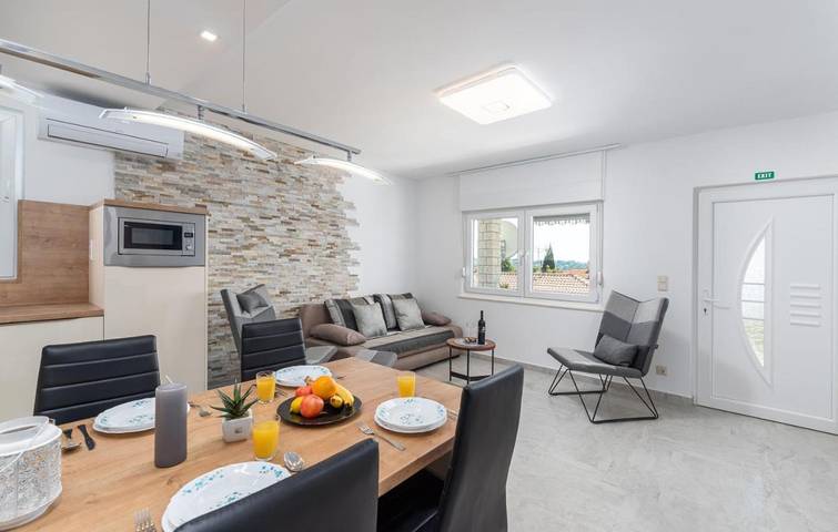 Ferienwohnung für 5 Personen, mit Ausblick und Garten sowie Balkon - 1