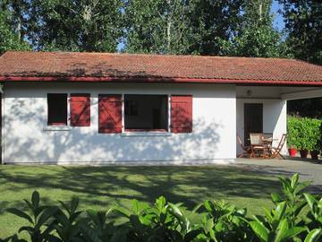 Gîte pour 2 personnes, avec piscine et jardin à Soustons