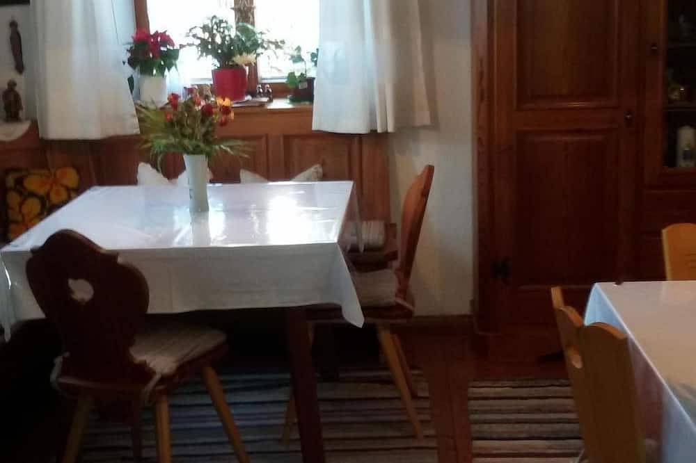 Ganze Wohnung, Apartment mit Königscard für 4 Personen in Unterammergau, Bayerische Alpen