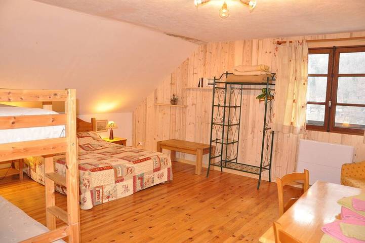 Gîte pour 4 personnes, avec jardin à Queige - 3