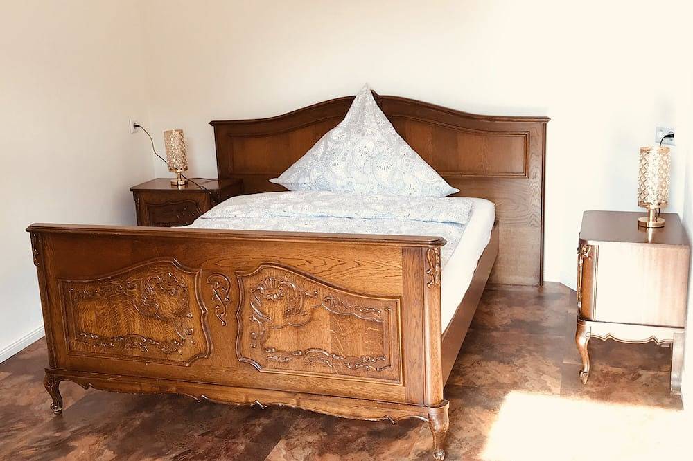 Ganze Wohnung, Modern apartment in a renovated 18th century historic landmark in Rhodt unter Rietburg, Südliche Weinstraße