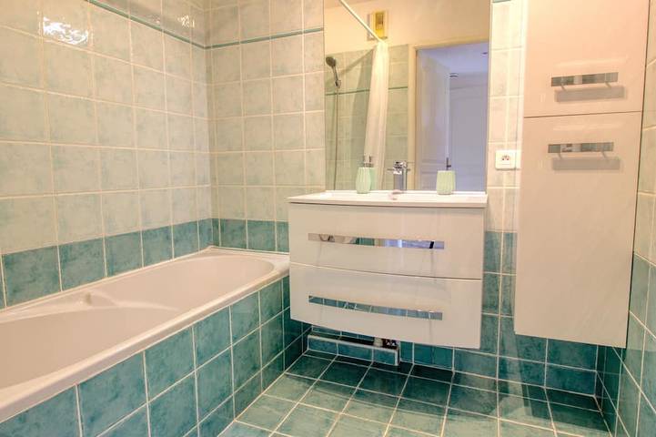 Ganze Wohnung, Golfe Juan - 4 People - Swimming Pool - Private Parking in Golfe-Juan, Vallauris