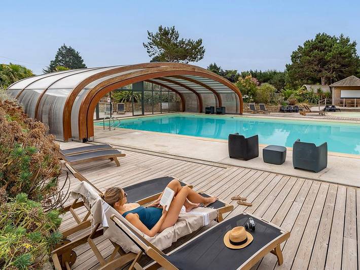 Tente pour 2 personnes, avec Bassin pour enfant ainsi que Piscine et Sauna en Bretagne
