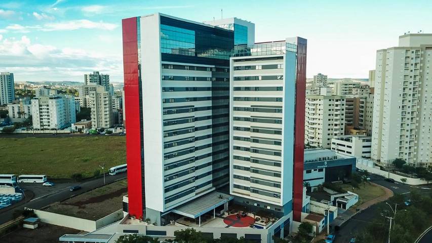 Pousadas para 2 pessoas, com jacuzzi e piscina e ainda jardim em Ribeirão Preto
