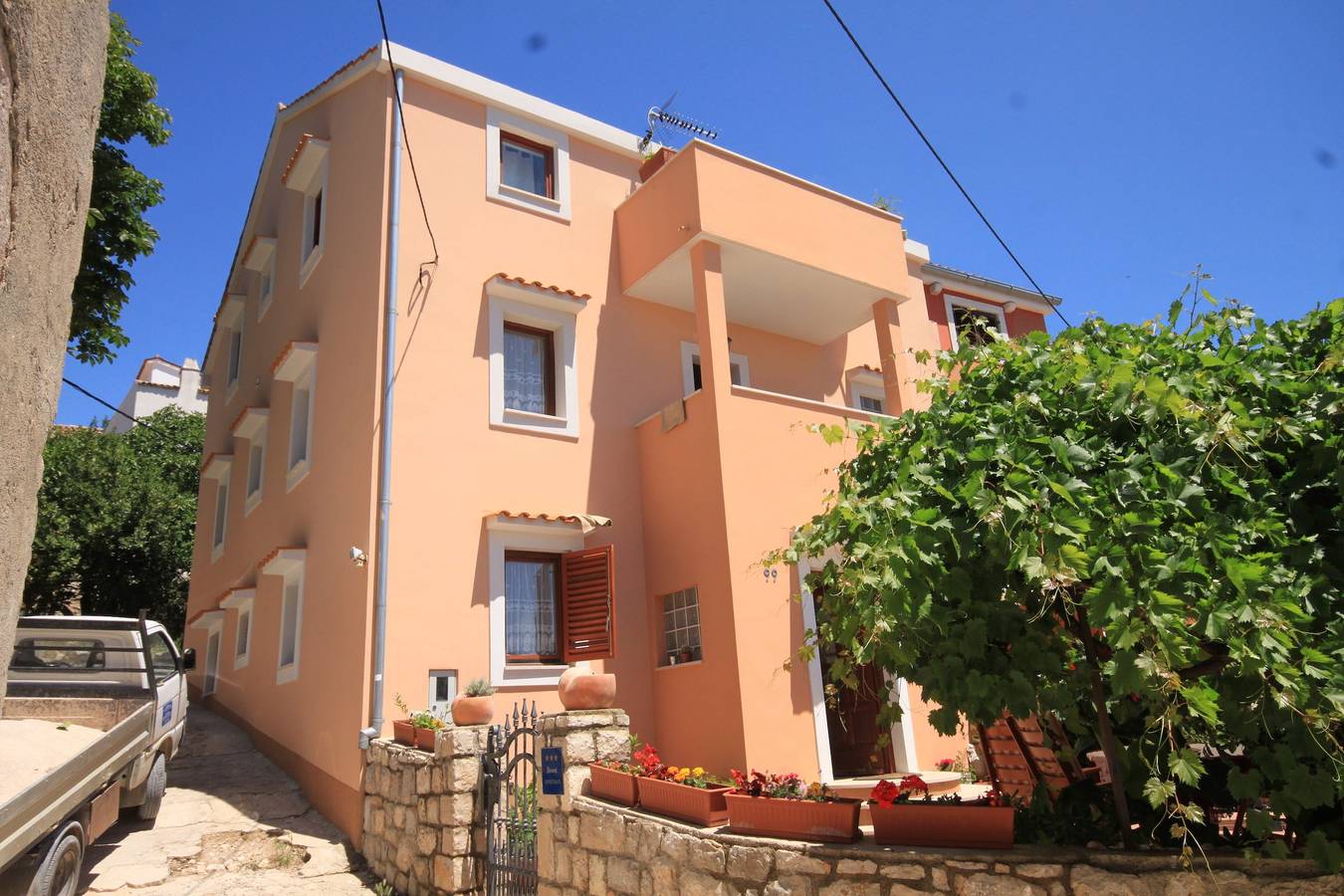 Ganze Wohnung, 2-Zimmer-Ferienwohnung mit Terrasse Cunski, Losinj A-8010-a in Cunski, Kvarner Inseln