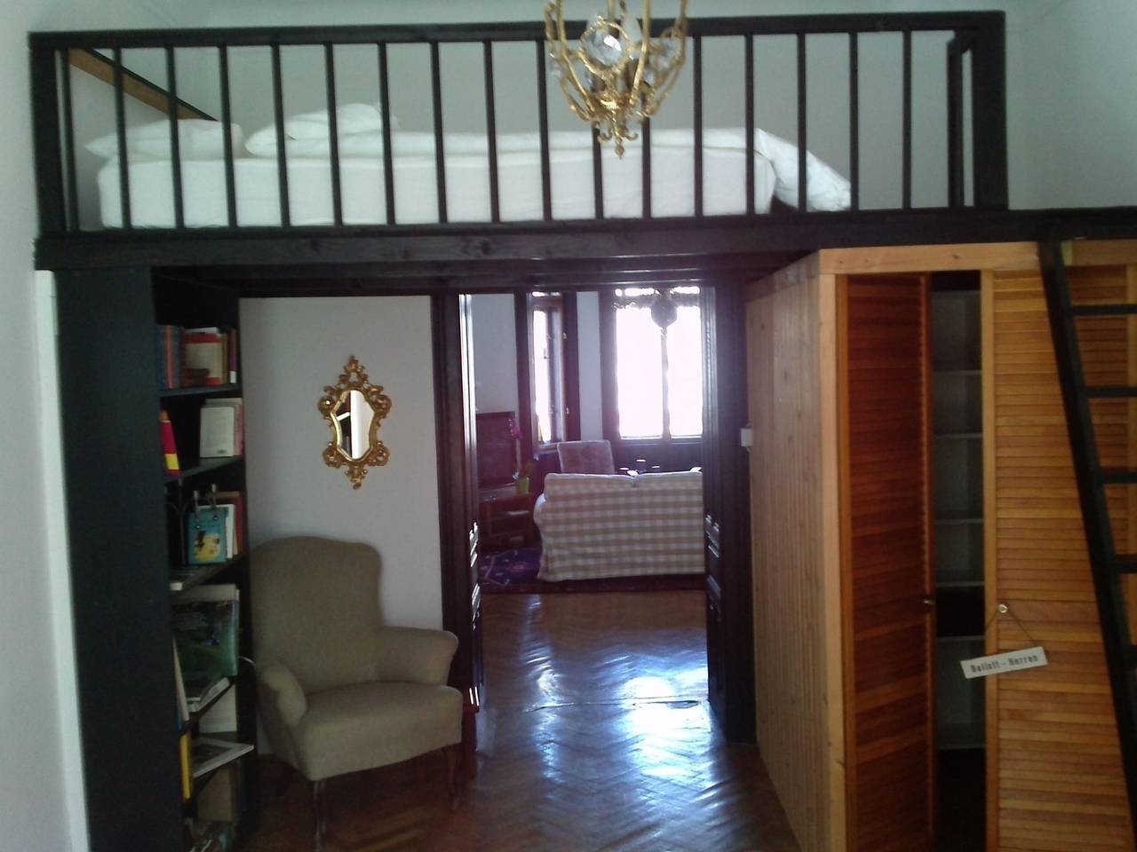 Entire apartment, Wohnung in Hernals mit Garten- und Strassenblick in Hernals, Vienna