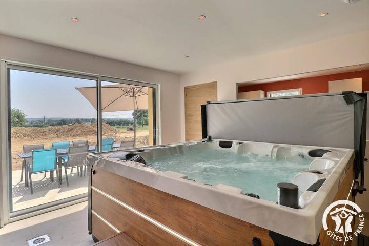 Gîte pour 8 personnes, avec terrasse et jacuzzi ainsi que sauna et jardin à Montfort-sur-Meu - 2