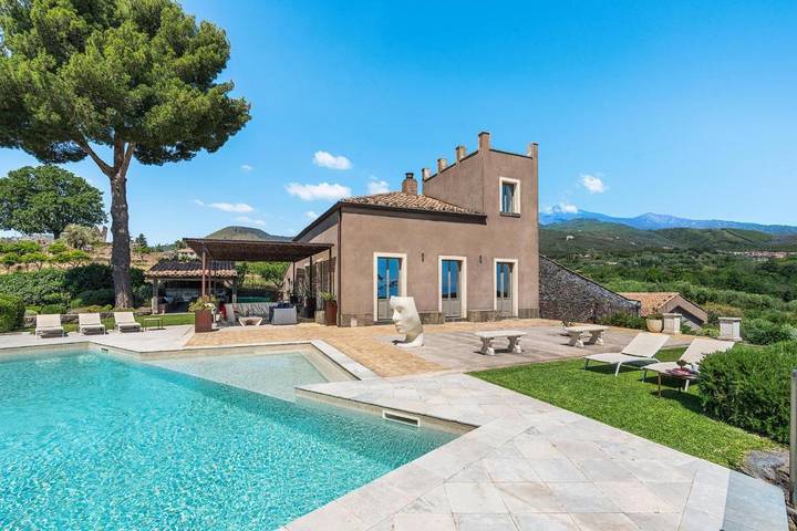 Villa per 8 persone, con panorama e giardino nonché piscina e terrazza a Zafferana Etnea
