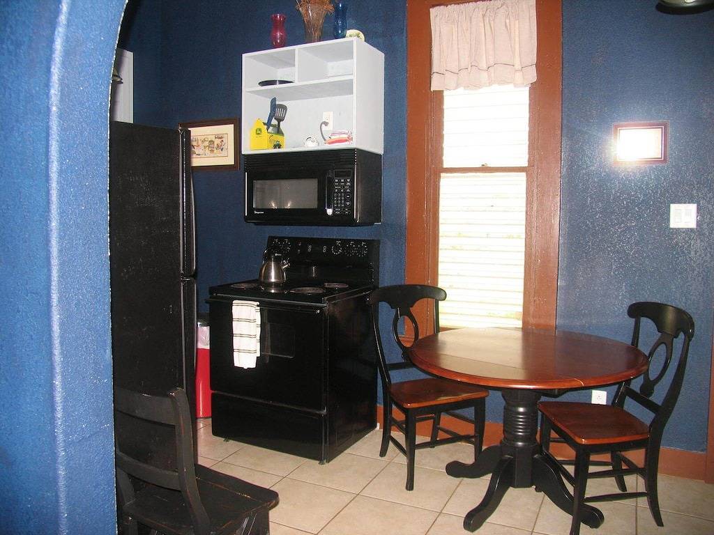 Entire apartment, Hattie's Pace Too, Doing what we've do since 2008! It's our Anniversary Time! in Galveston Island, Galveston