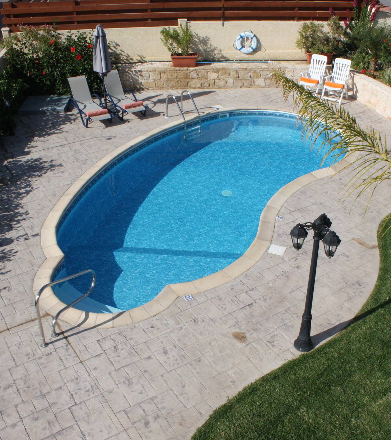 Vermietung einer Luxusvilla, Villa mit zwei Schlafzimmern, privatem Pool und Garten, in Πισσούρι, Südzypern