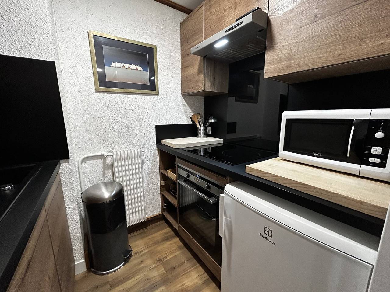 Entire apartment, Ski-in/Ski-out Apartment for 6 in La Croisette with South-Facing Balcony in Les Menuires, Saint-Martin-de-Belleville