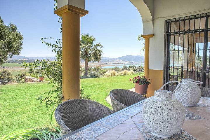 Casa rural para 13 personas, con balcón además de jardín y vistas al lago en Arcos de la Frontera - 2