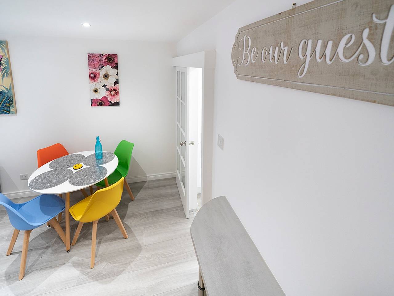Entire apartment, Bright & Airy 2Br/2 Bath Apt in Perfect Location - Pass the Keys in Belfast, County Antrim