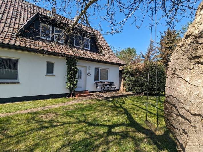 Ferienwohnung für 3 Personen, mit Terrasse und Ausblick sowie Garten, mit Haustier in Wieck am Darß