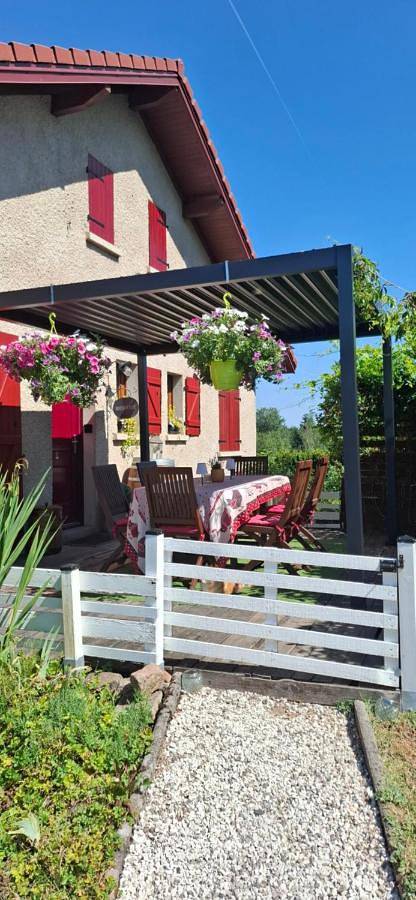 Gîte pour 5 personnes, avec Terrasse ainsi que Jardin et Vue à La Bourgonce