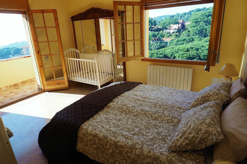 Villa Antonia; Meerblick, privater Pool, Grill, 5 Schlafzimmer in Mataró, Costa del Maresme