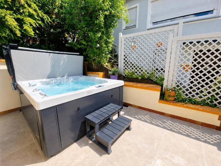 Ferienwohnung für 7 Personen, mit Balkon und Terrasse sowie Whirlpool und Garten in Bad Ems