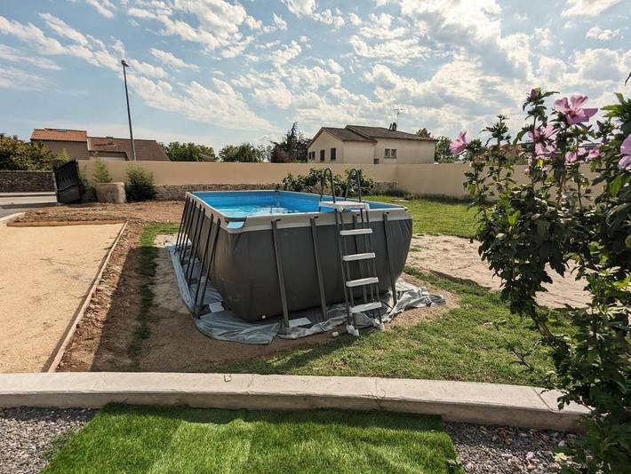 Location de vacances pour 11 personnes, avec terrasse ainsi que jardin et piscine à Saint-Didier-sous-Aubenas