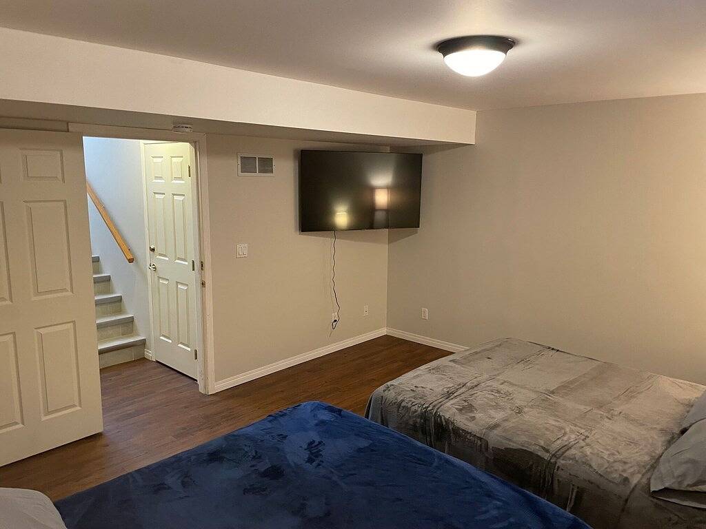 3 Br 5 Bed Upper Floor With Massive Lake view in Peachland, Regional District of Central Okanagan