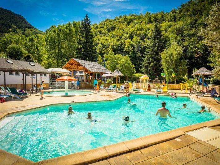 Camping pour 6 personnes, avec bassin pour enfant dans les Gorges du Tarn