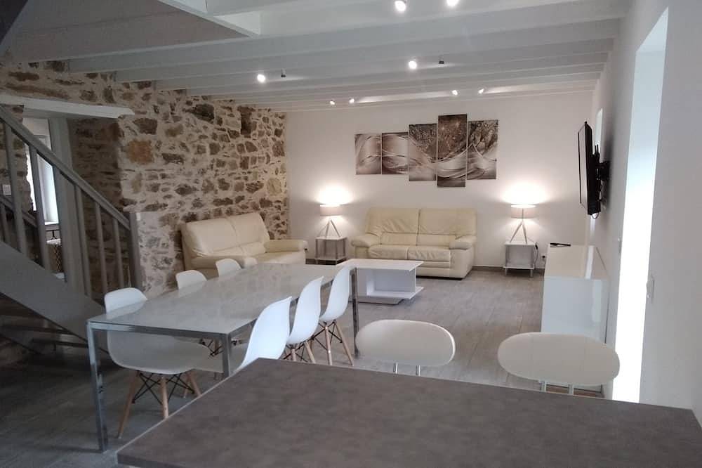 Gîte 6 personnes 110 m² au calme 5,2 km de la plage in Plomodiern, Région de Châteaulin