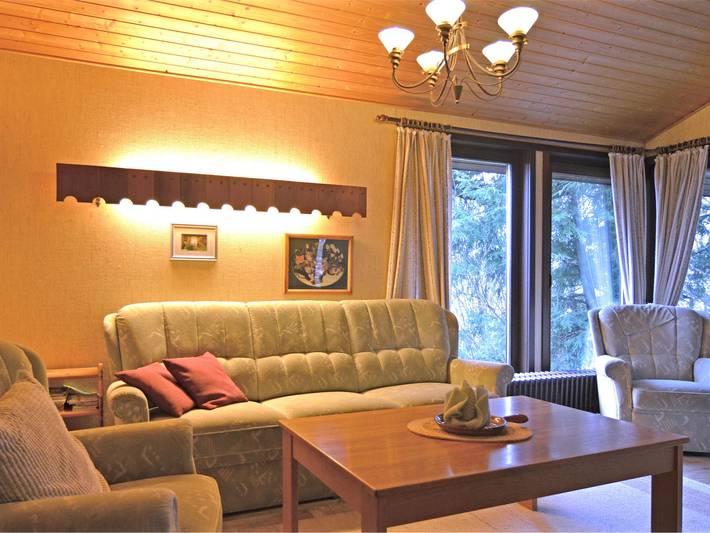 Ferienhaus für 5 Personen, mit Terrasse und Garten sowie Sauna und Seeblick in Meschede