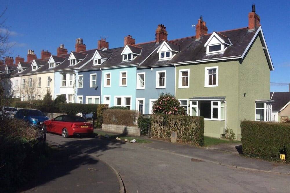 Lovely Victorian House close to the sea in North Wales in Bangor, Snowdonia