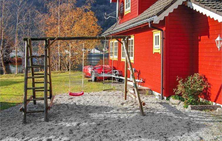 Ferienhaus für 7 Personen mit Terrasse in Åkra, Kvinnherad