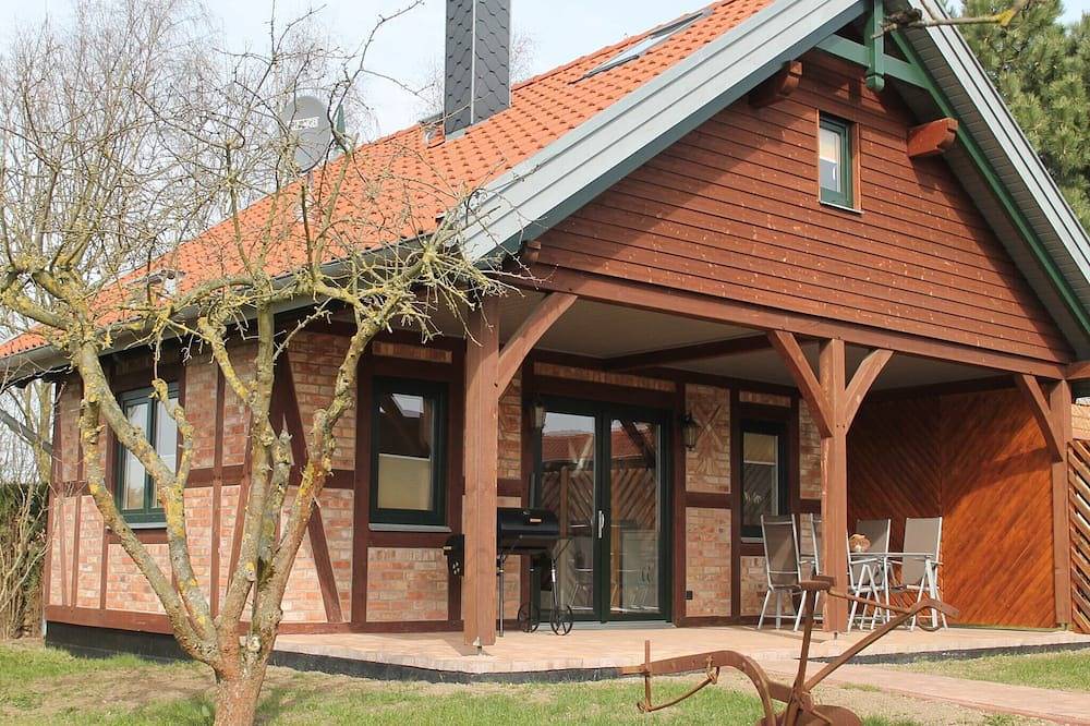 Ferienhaus in Brusow mit überdachter Terrasse in Kröpelin, Rostock und Umgebung