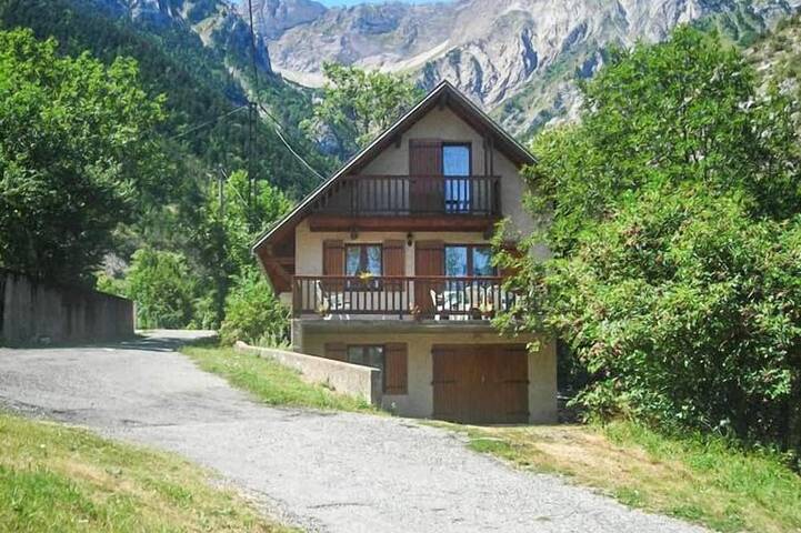 Gîte pour 6 personnes, avec balcon, animaux acceptés à Le Glaizil