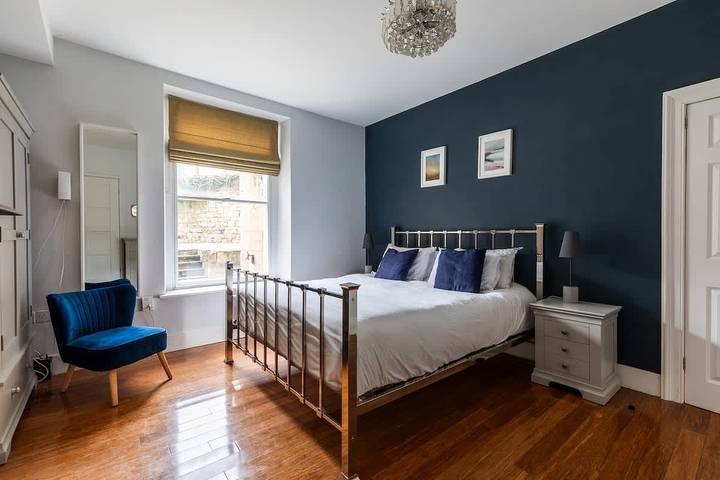 Gîte pour 5 personnes, avec jardin à Bath - 4