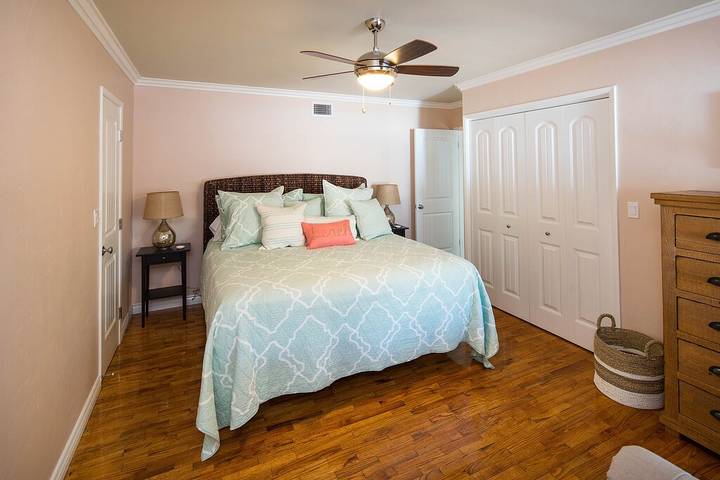 Vacation rental for 8 people, with terrace and yard in Pacific Beach