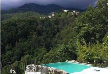 Gîte pour 4 personnes, avec jacuzzi ainsi que piscine et jardin à Carcheto-Brustico