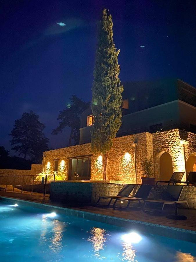 Hôtel pour 2 personnes, avec Terrasse et Jardin ainsi que Piscine et Vue