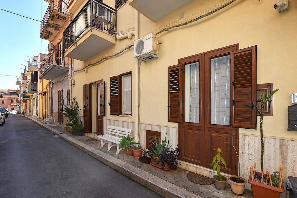 2 bedroom stunning home in Capaci in Capaci, Provincia de Palermo
