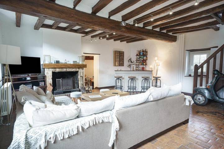Location de vacances pour 12 personnes, avec Terrasse et Jardin ainsi que Piscine et Vue à Saint-Hilaire-les-Andrésis - 2