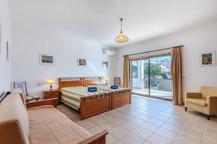 Ferienhaus für 6 Personen, mit Balkon und Pool in Portimão - 2