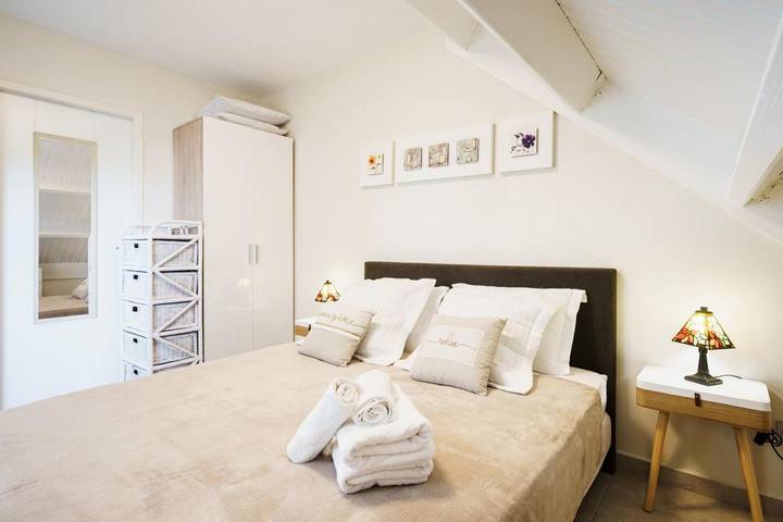 Gîte pour 4 personnes, avec terrasse et vue dans Église catholique de Sainte-Anne