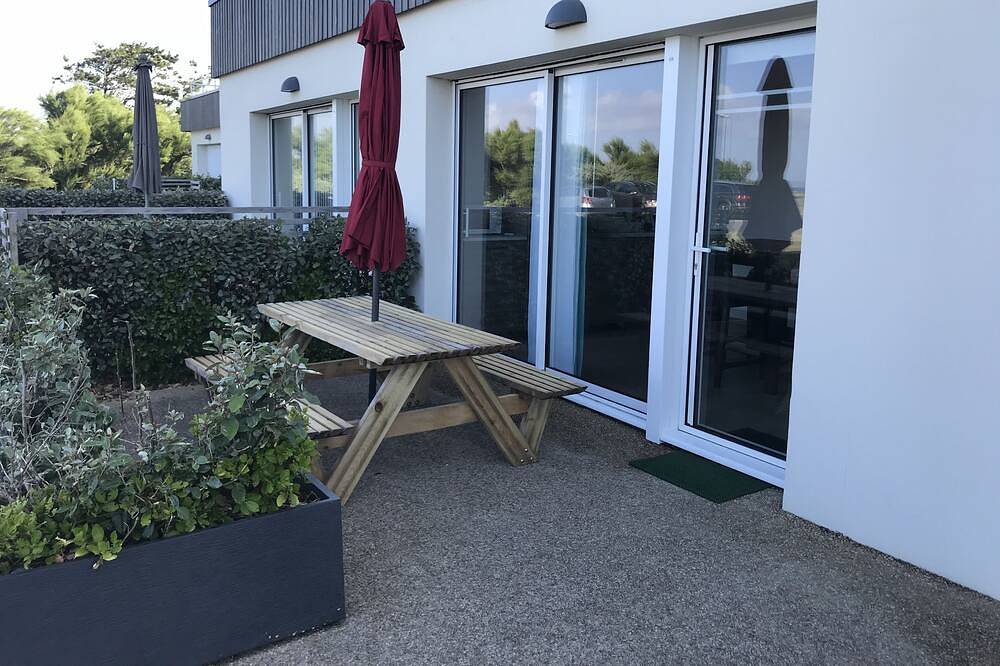 Appartement entier, N°7  situé en front de mer, Sud accès direct à la plage in Plomodiern, Région de Châteaulin