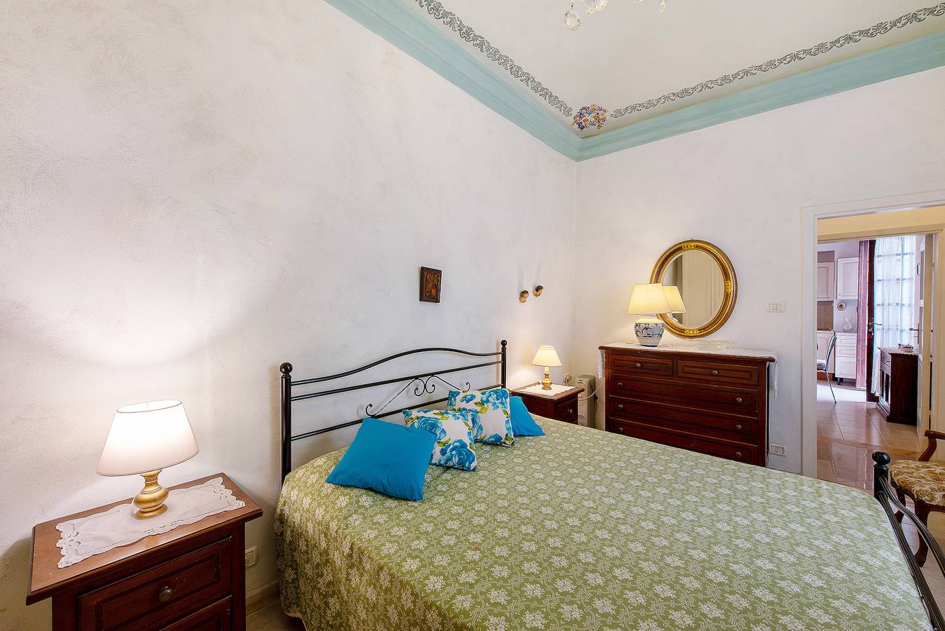 Ganze Wohnung, Ferienwohnung 'Sestri Ponente House' mit Gemeinschaftsgarten, Wi-Fi und Klimaanlage in Genua (Stadt), Genua