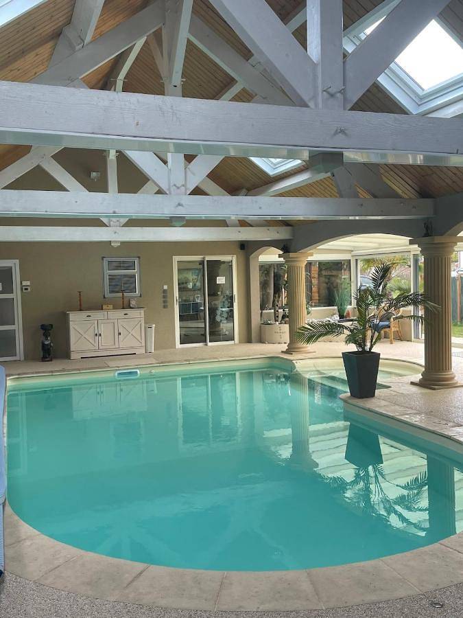 Location de vacances pour 4 personnes, avec piscine et jardin à Mesves-sur-Loire