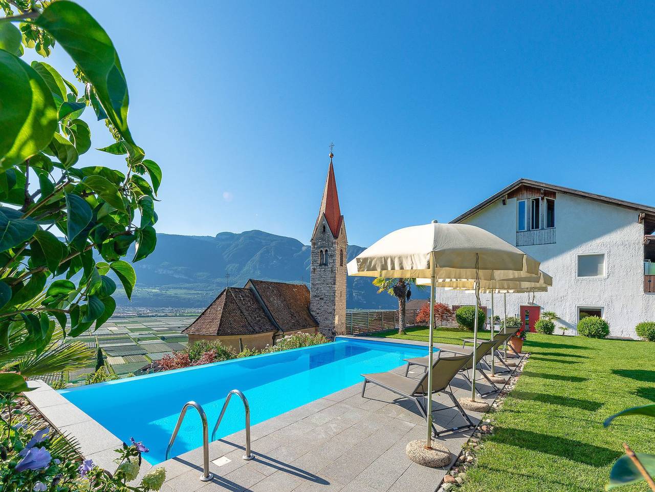 Ganze Ferienwohnung, Runggnerhof - Ruhige Dreizimmerwohnung "Kastelaz" mit Terrasse in Rungg, Tramin an der Weinstraße