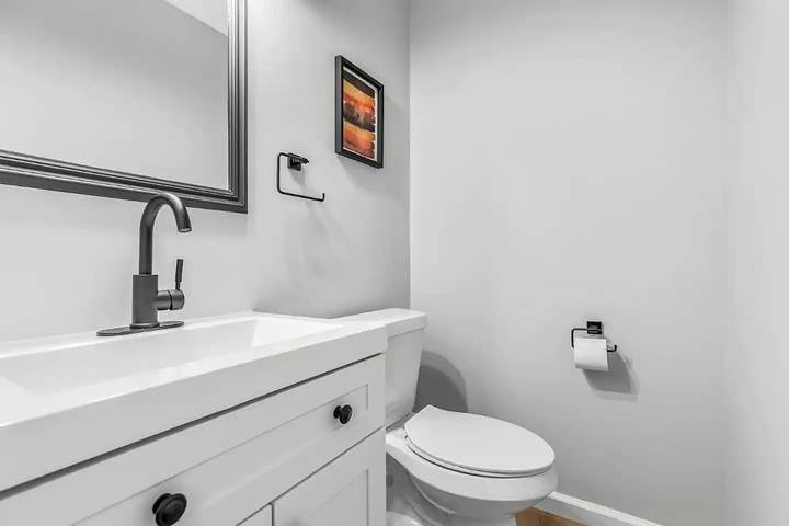 Vacation rental for 16 people, with yard and balcony as well as hot tub, with pets in Oakland County