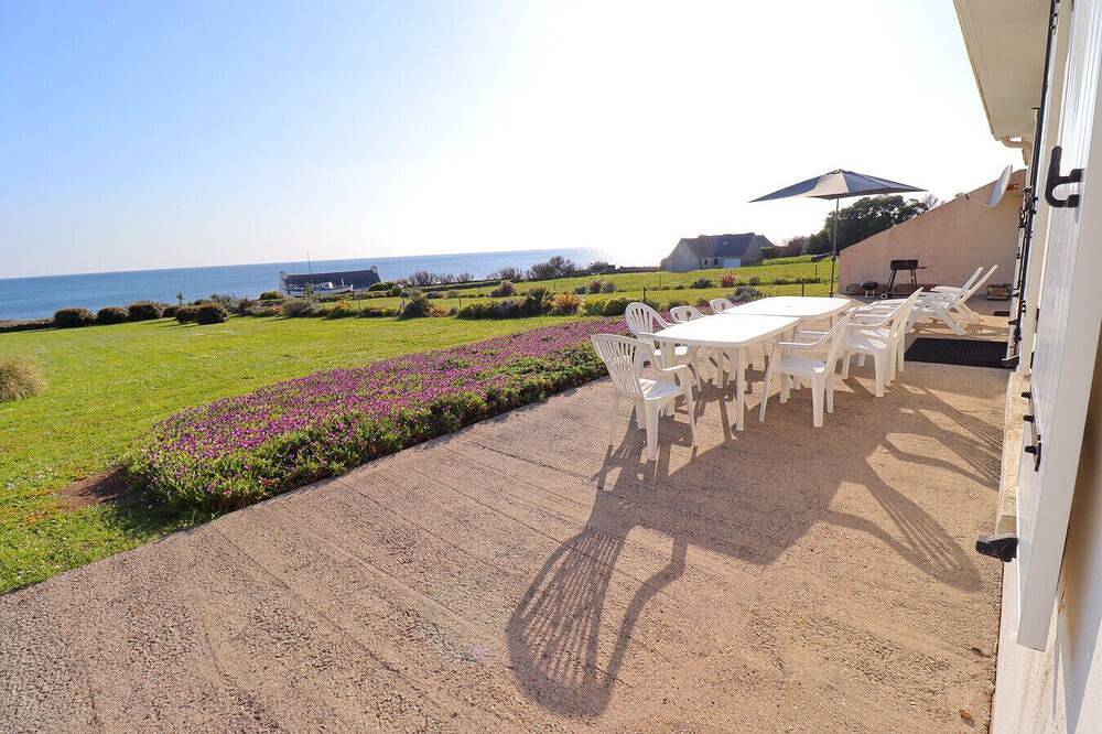 697-Villa Hent Kost 100m from the sea in Plozévet, Region de Quimper