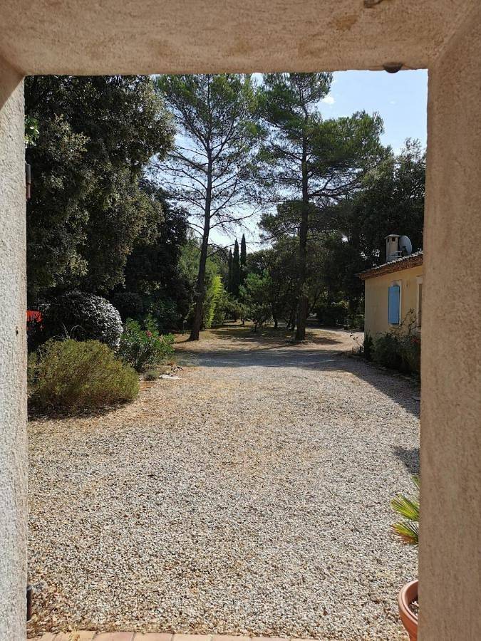 Location de vacances pour 4 personnes, avec jardin ainsi que piscine et vue, animaux acceptés à Flassans-sur-Issole - 2